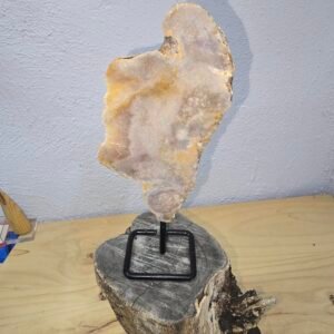 Amatista Rosa con Peana de Hierro