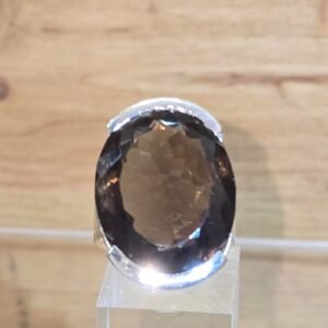 Anillo de cuarzo ahumado facetado engarzado en plata 925 artesanal