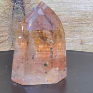 Pequeño cuarzo hematoide exterior de Madagascar, mineral natural