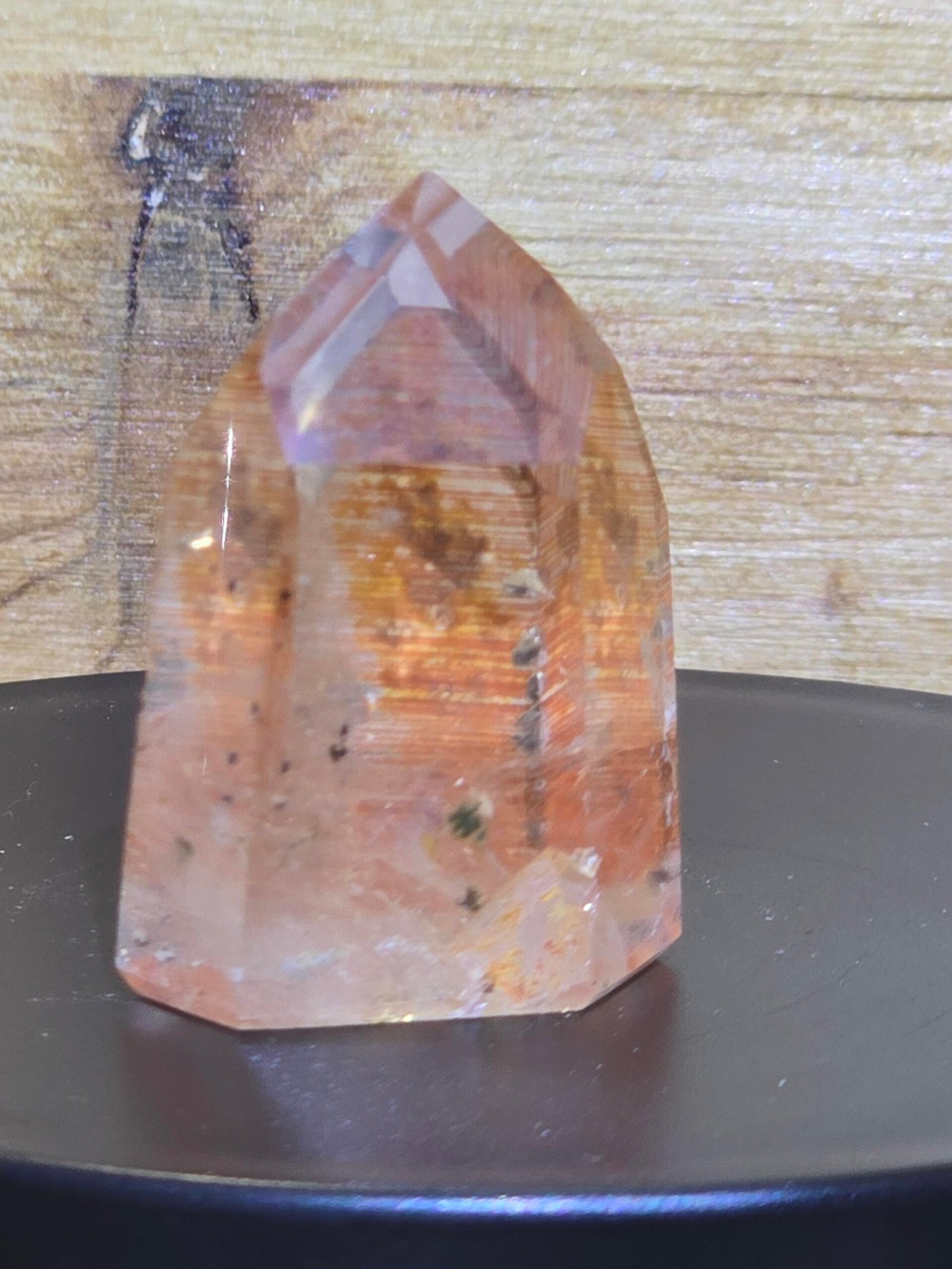 Pequeño cuarzo hematoide exterior de Madagascar, mineral natural