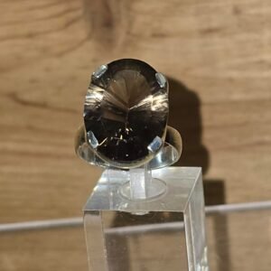 Anillo de Cuarzo ahumado calidad extra en plata de ley
